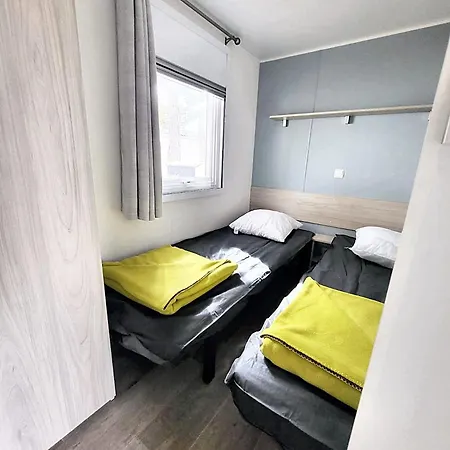 Narbonne: Shared Pool For 6 * Narbonne